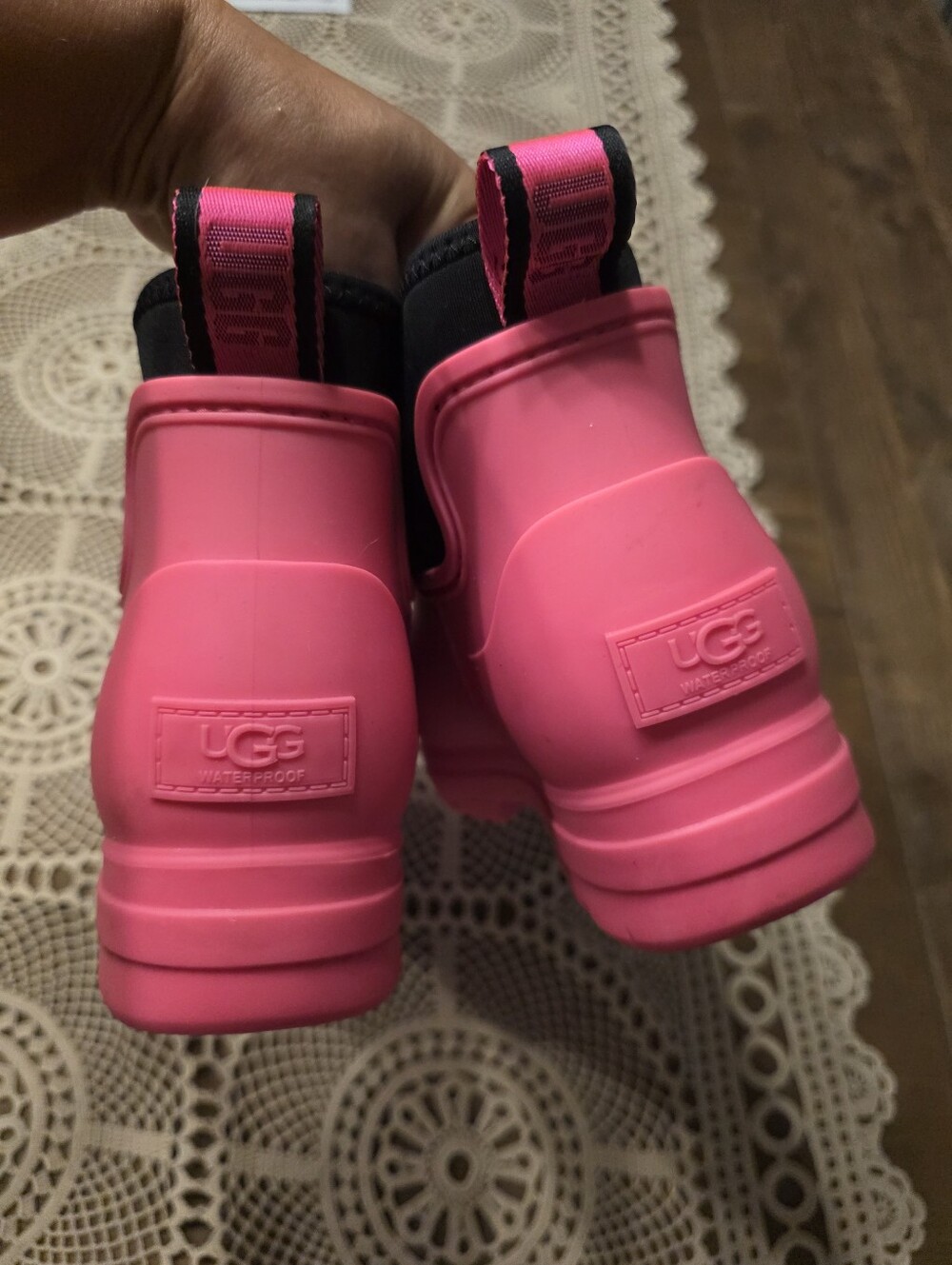 UGG Rain Boots in Bright Pink 7 - Picture 4 of 7